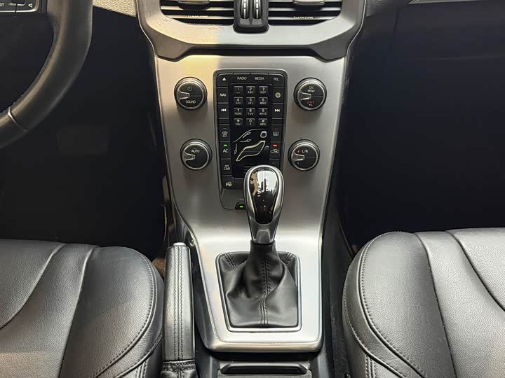 Volvo V40 2017 T 3 — фото 14