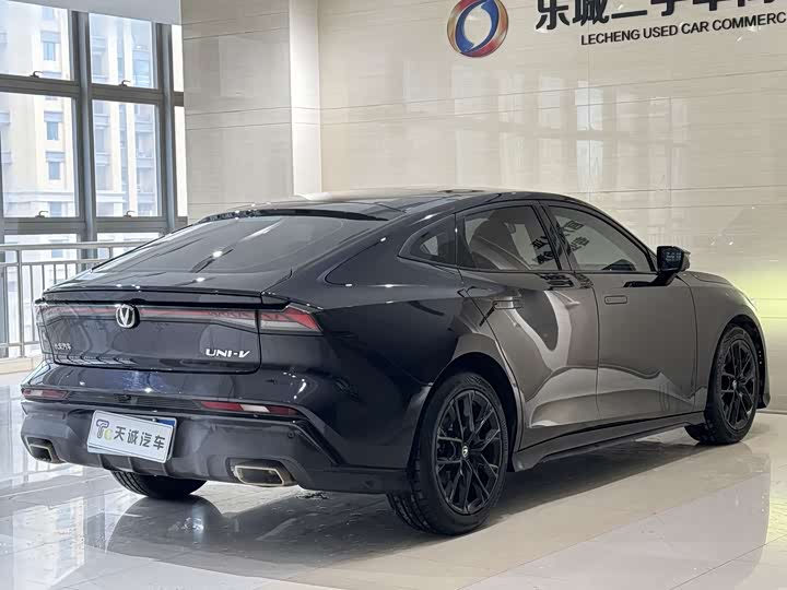 Changan UNI-V 2024 1.5 T Premium — фото 15