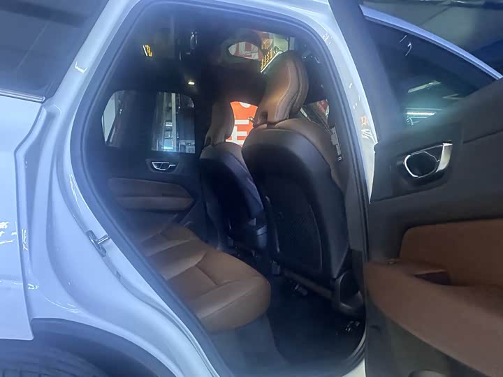 Volvo XC60 2023 B 5 4 WD — фото 12