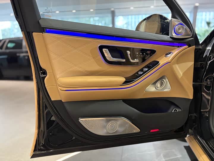 Maybach S-Class 2022 S 680 4 MATIC Virgil Abloh — фото 9