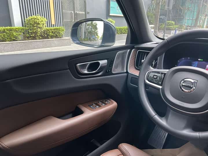 Volvo XC60 Hybrid 2025 Hybrid 4 WD — фото 9