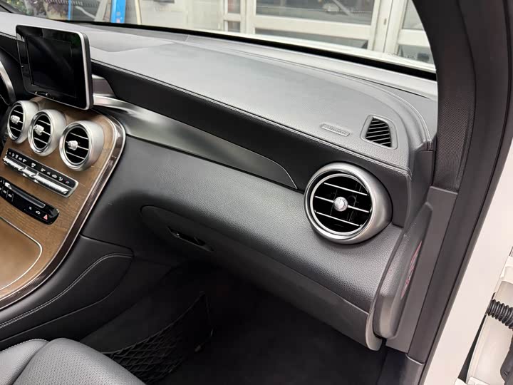 Mercedes-Benz GLC 2016 GLC 300 4 MATIC — фото 36