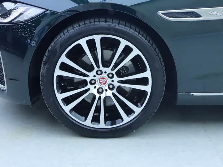 Jaguar XFL 2022 XFL 2.0 T P 250 2 WD — фото 4