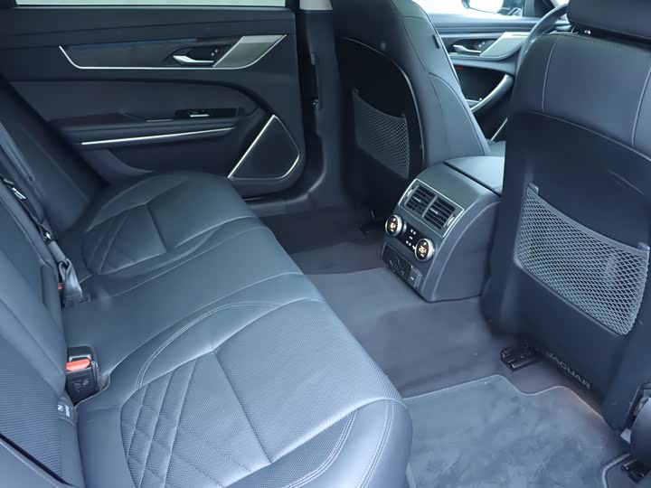 Jaguar XFL 2022 XFL 2.0 T P 250 2 WD — фото 13