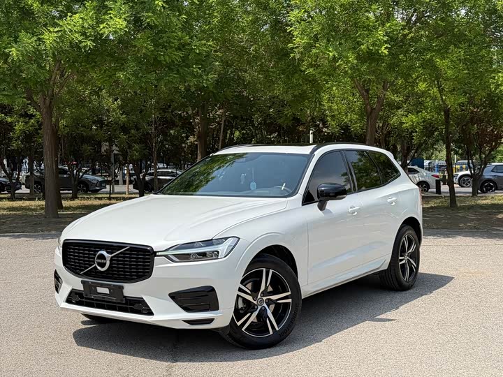 Volvo XC60 2021 T 5 4 WD — фото 1