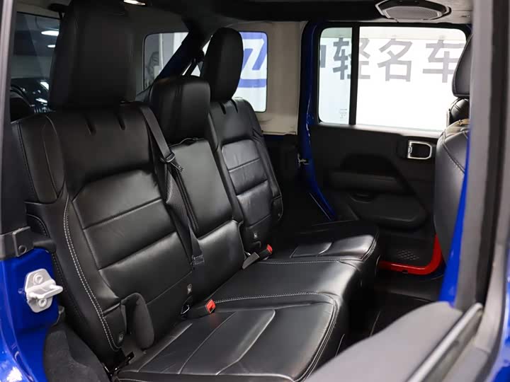 Jeep Wrangler — фото 20