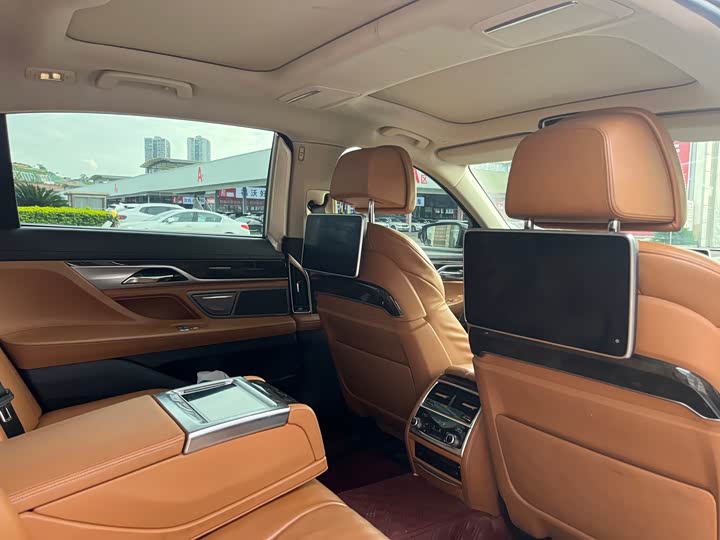BMW 7 Series 740Li продвинутая — фото 10