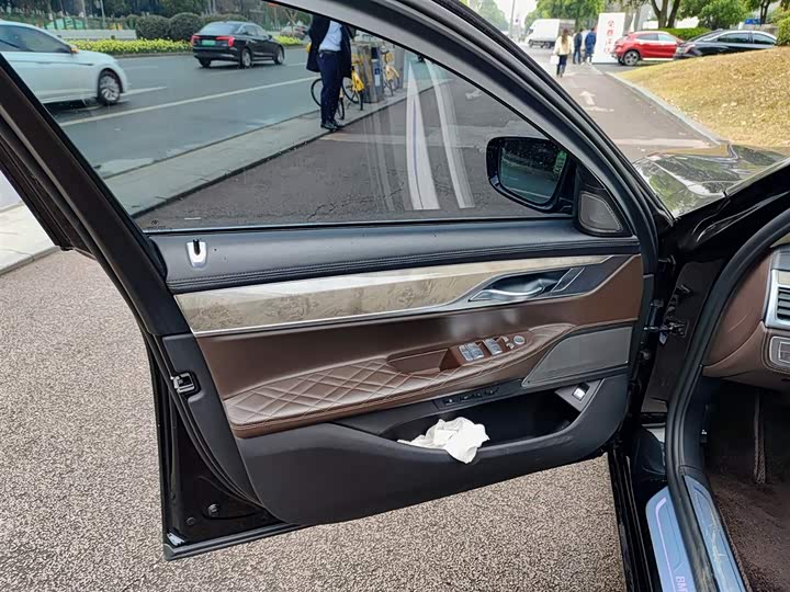 BMW 7-Series 2019 740 Li Leading — фото 6