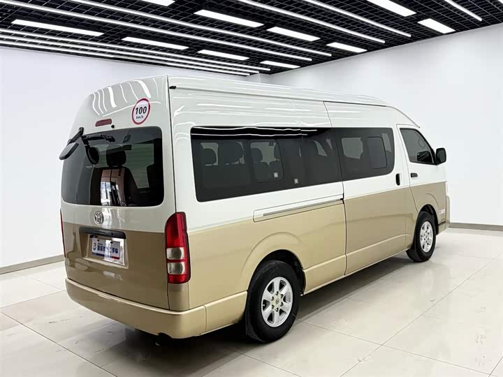 Toyota HIACE 2015 2.7 L — фото 15