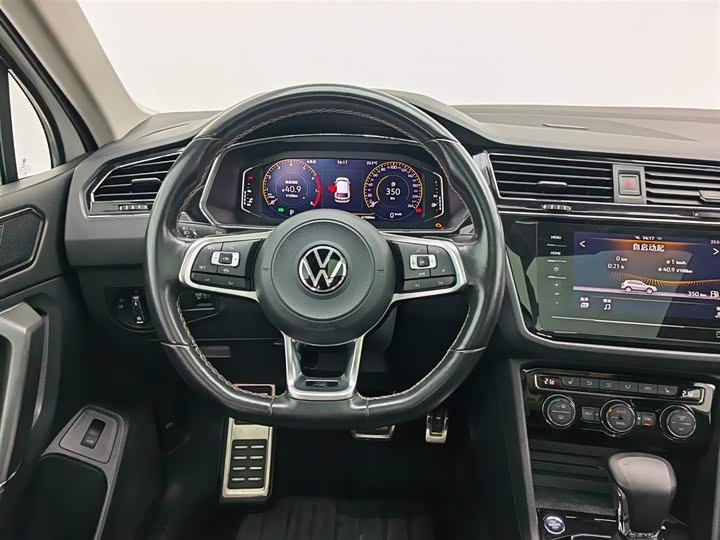 Volkswagen Tiguan L — фото 11