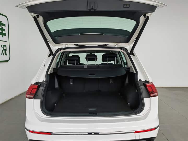 Volkswagen Tiguan L — фото 16