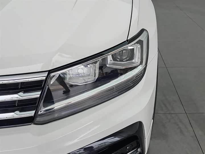 Volkswagen Tiguan L — фото 7