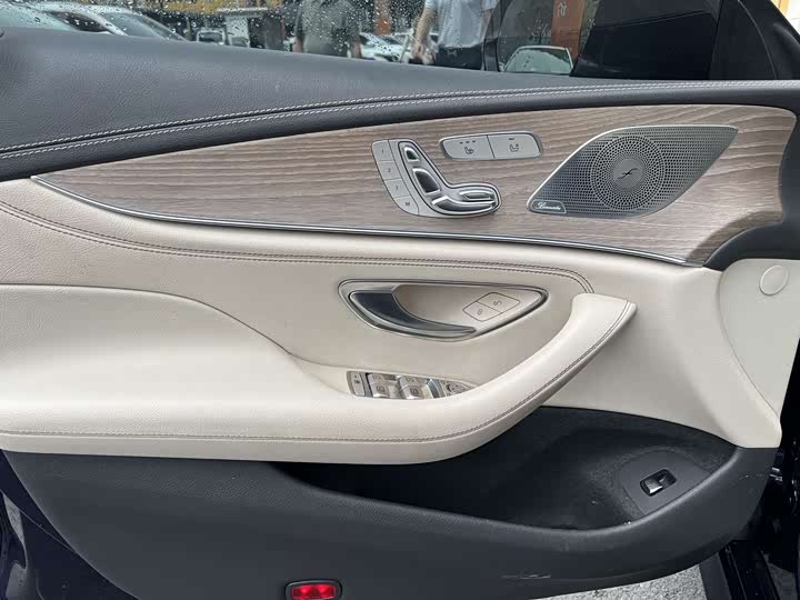 Mercedes-Benz CLS 2018 CLS 300 — фото 10