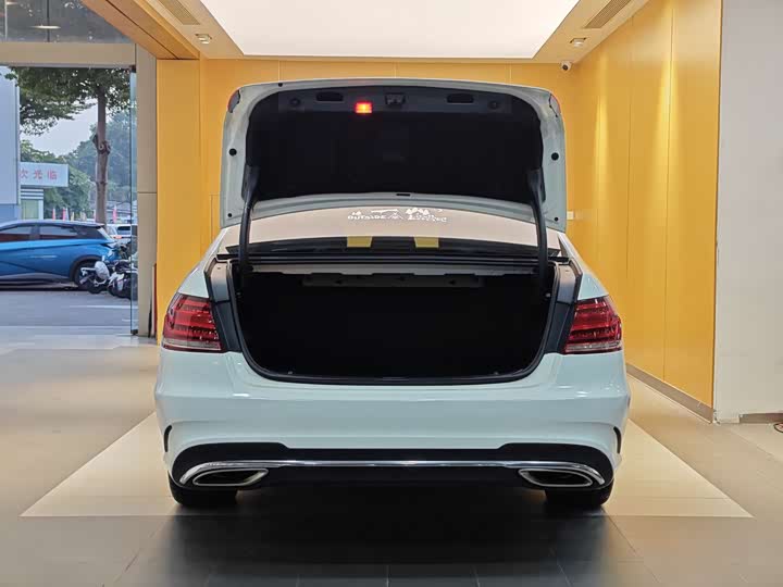 Mercedes-Benz E-Class 2015 E 200 L Sport — фото 27