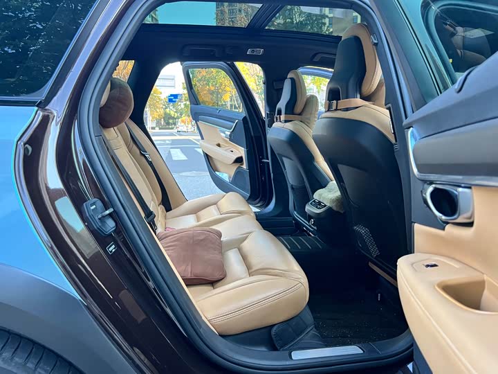 Volvo V90 2017 Cross Country T 5 AWD — фото 13