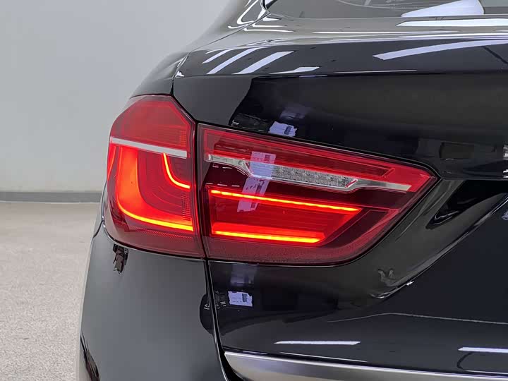 BMW X6 2018 x Drive 35i Leading — фото 36