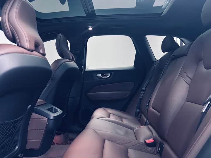 Volvo XC60 2022 B 5 4 WD — фото 10