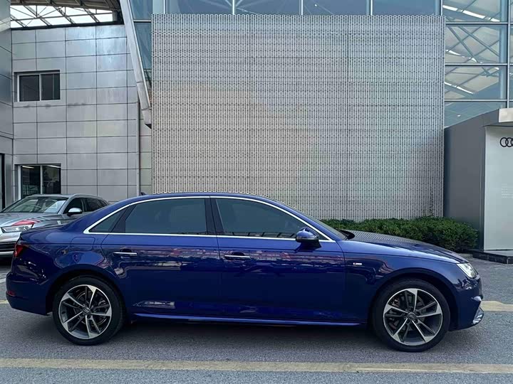 Audi A4L 2018 30 40 TFSI — фото 4