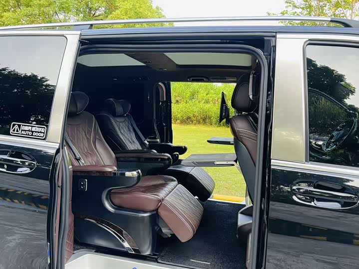 Mercedes-Benz V-Class 2018 V 260 L VI — фото 24