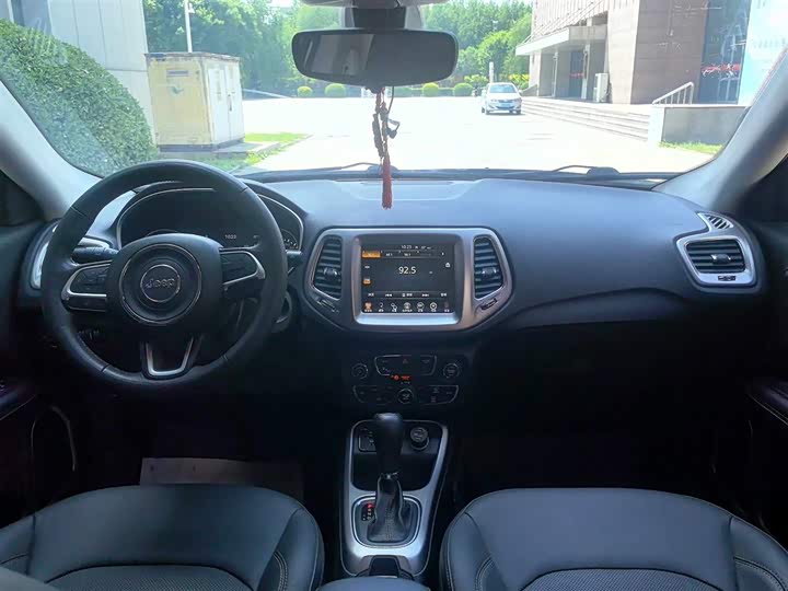 Jeep Compass — фото 8
