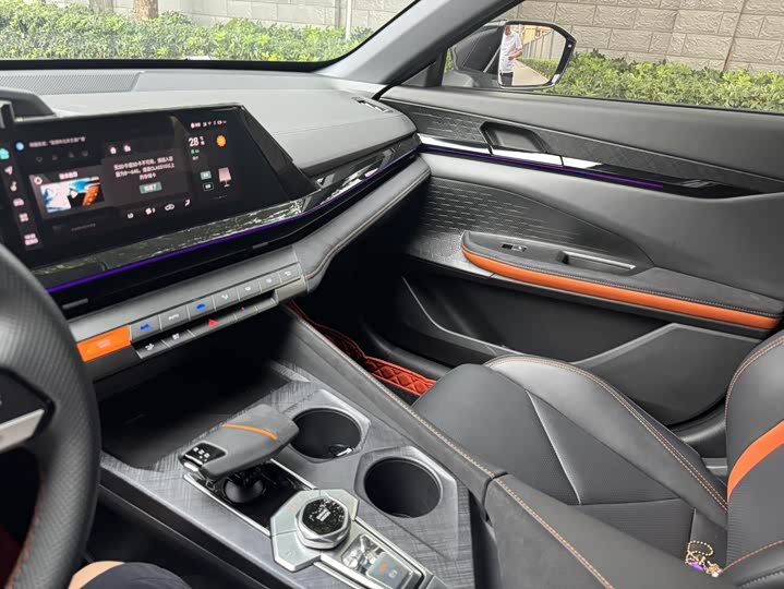 Changan UNI-V 2022 1.5 T — фото 30