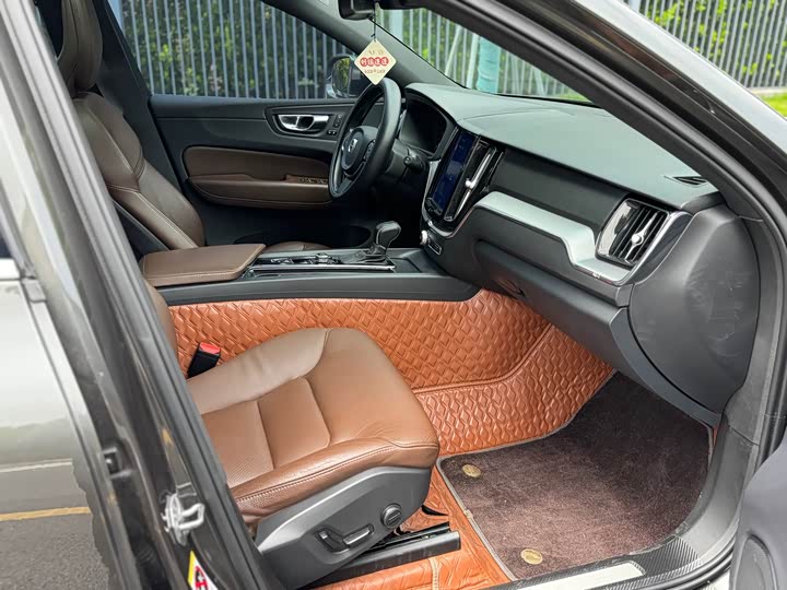 Volvo XC60 2021 T 5 4 WD — фото 16