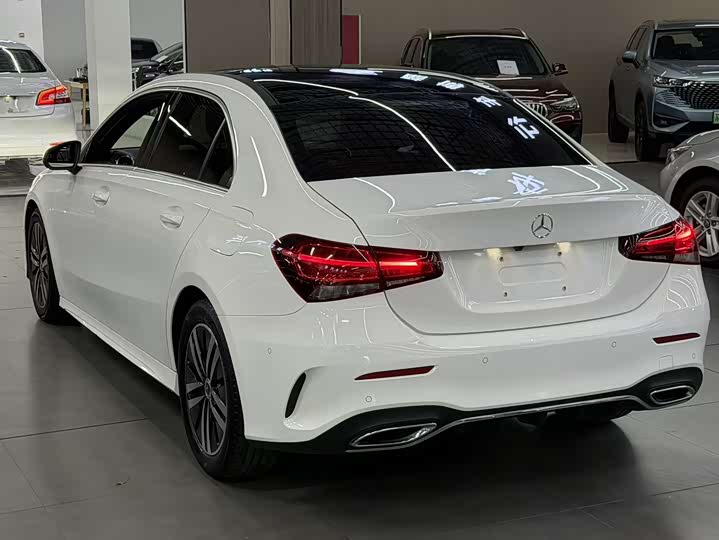 Mercedes-Benz A-Class 2019 A 180 L — фото 5