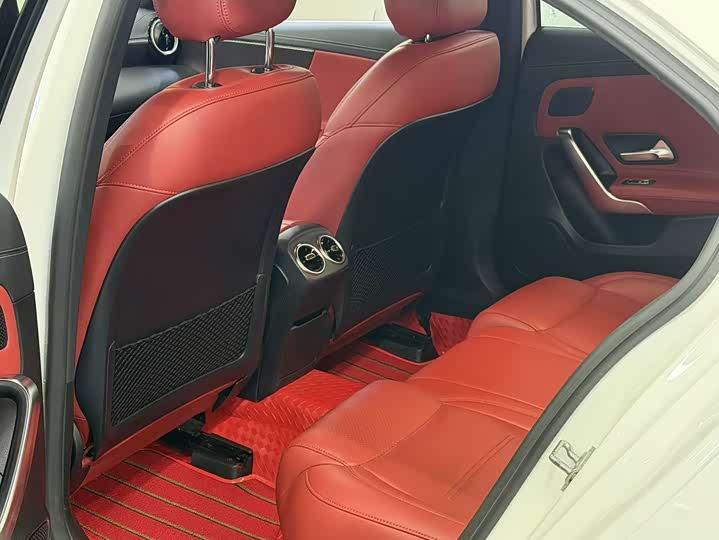 Mercedes-Benz A-Class 2019 A 180 L — фото 8