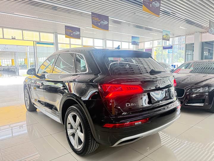Audi Q5L рестайлинг 40 TFSI базовая — фото 5