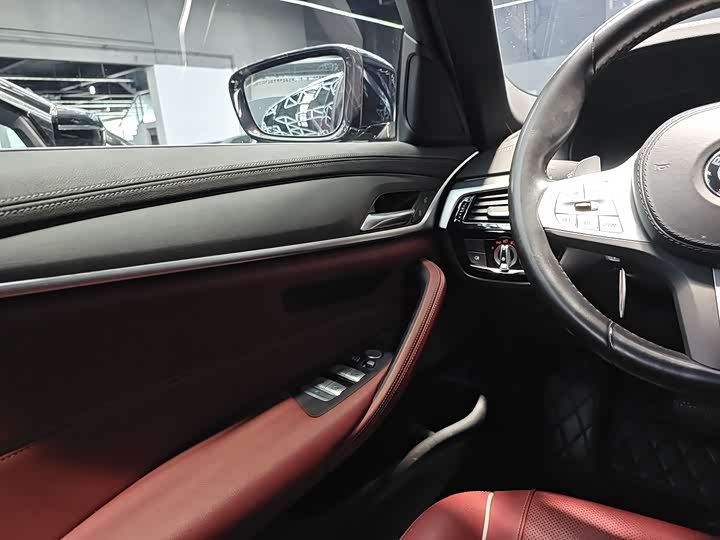 BMW 5 Series — фото 14