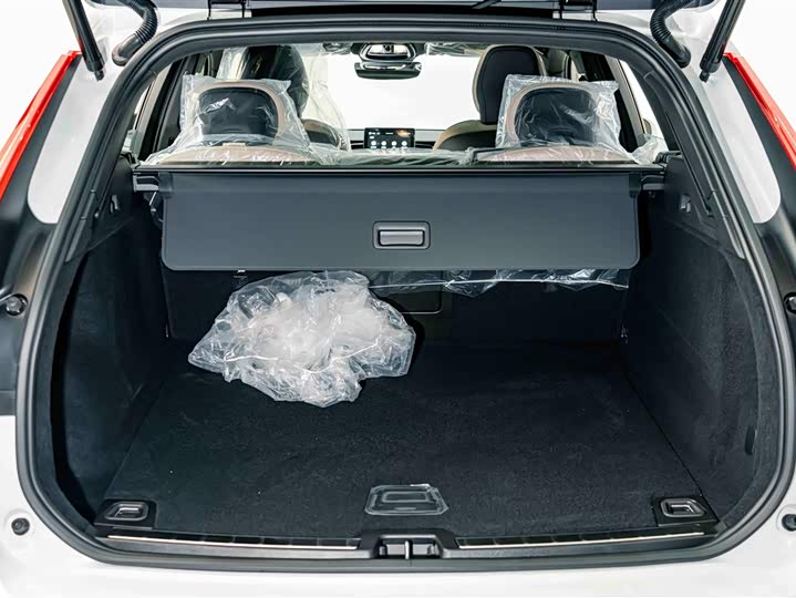 Volvo XC60 2026 B 5 4 WD — фото 22