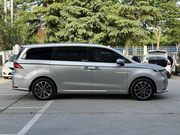 Roewe i MAX8 2021 400 TGI Supreme — фото 21