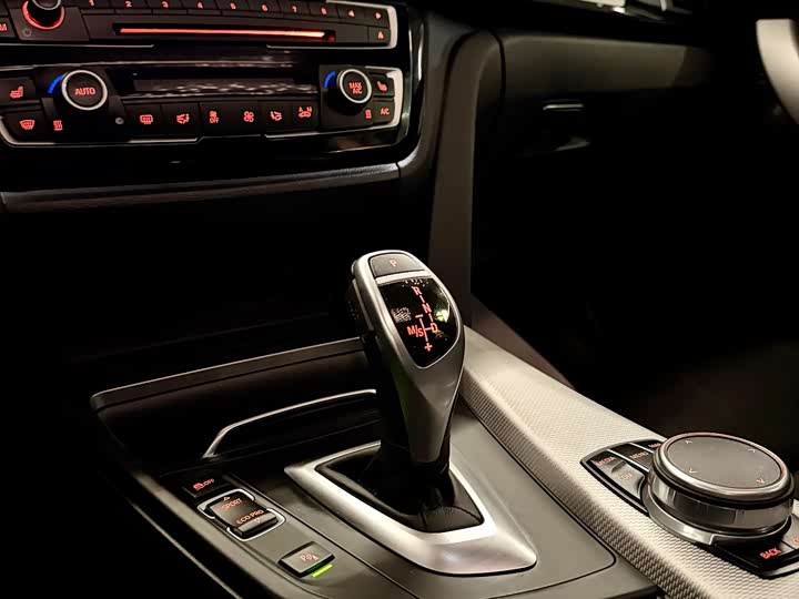 BMW 3-Series 2017 330i MSport — фото 18