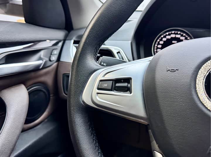 BMW X1 2020 s Drive 20 Li — фото 19