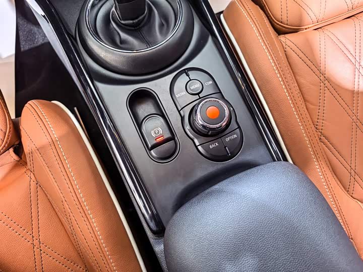 MINI Clubman — фото 12