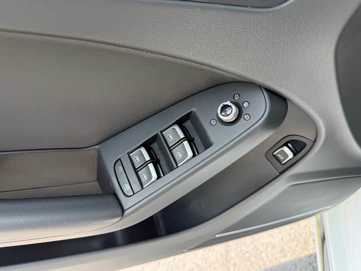 Audi A4L 2016 35 TFSI S line Comfort — фото 4