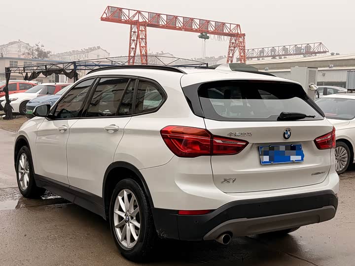 BMW X1 2018 s Drive 18 Li — фото 4