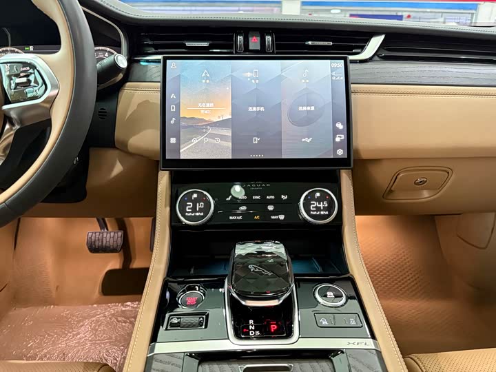 Jaguar XFL 2025 2.0 T P 250 2 WD — фото 16