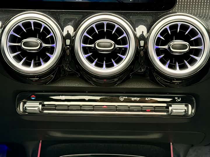 Mercedes-Benz GLB 2021 GLB 200 — фото 22