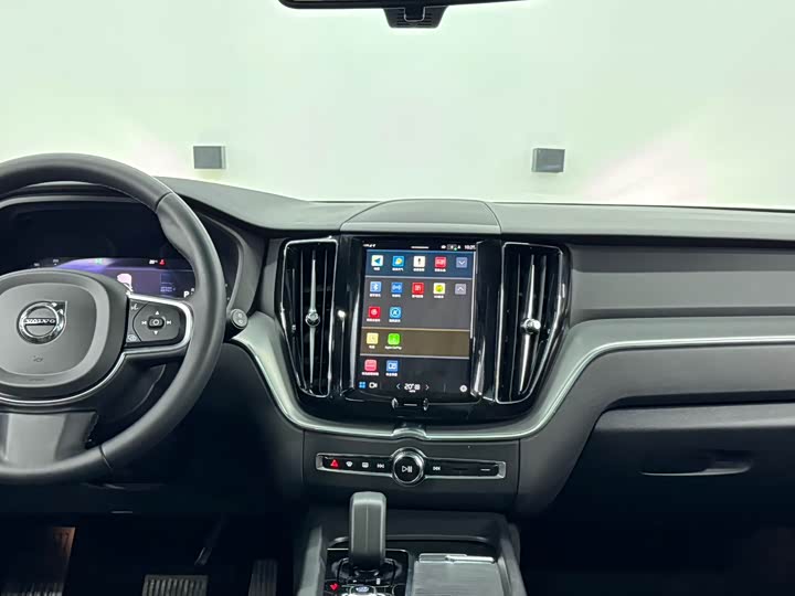 Volvo XC60 2023 B 5 4 WD — фото 12