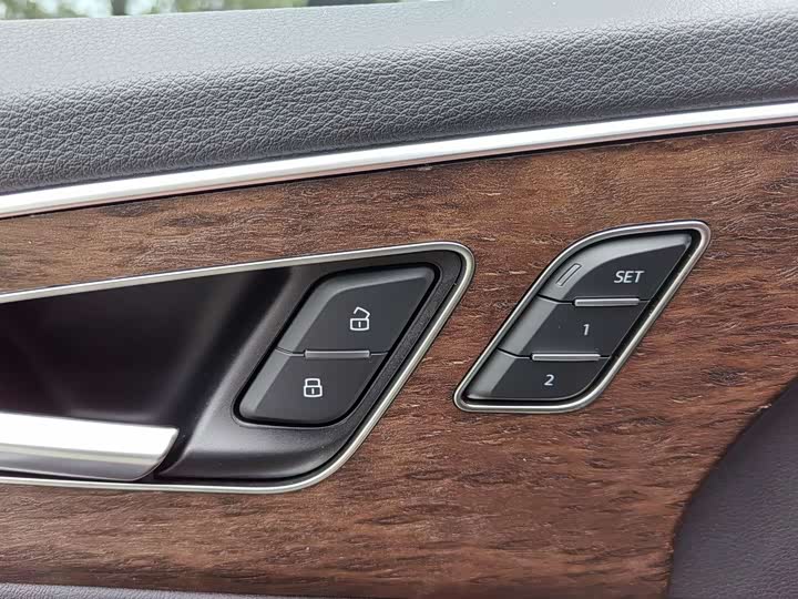 Audi Q7 2024 45 TFSI quattro S line Sport — фото 15