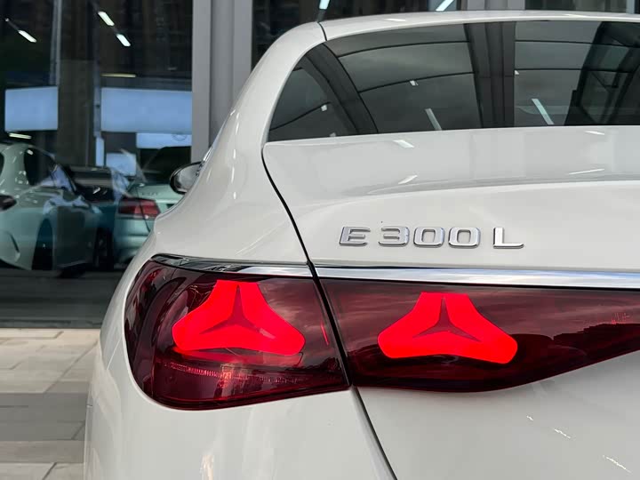 Mercedes-Benz E-Class 2025 E 300 L Luxury — фото 13
