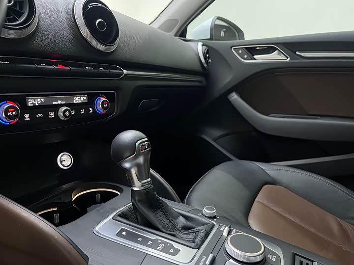 Audi A3 2018 30 Limousine 35 TFSI — фото 11