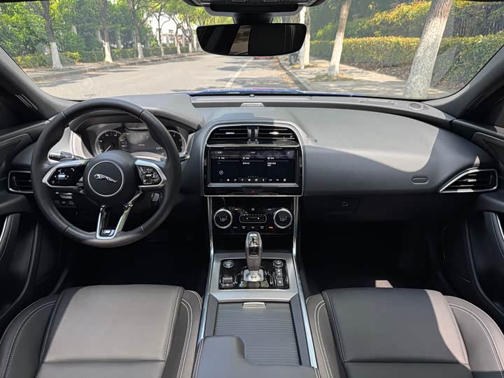 Jaguar XEL 2020 2.0 T 200 PS R-DYNAMIC — фото 13