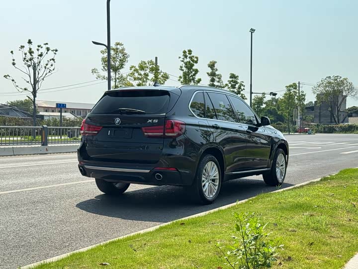 BMW X5 xDrive28i — фото 17