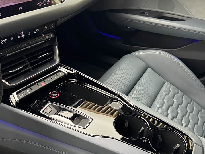 Audi e-tron 2023 Base — фото 10