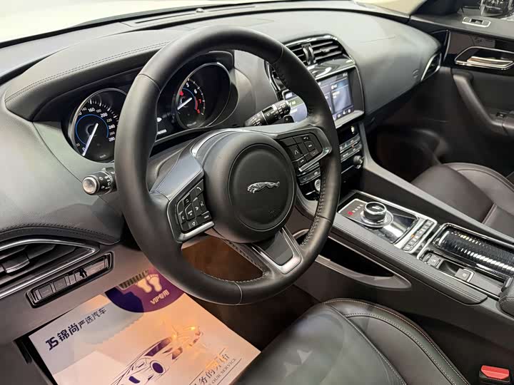Jaguar F-PACE 2019 2.0 T 2 WD — фото 12
