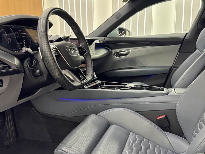 Audi e-tron 2023 Base — фото 7