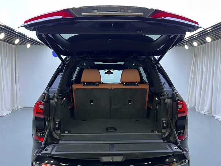 BMW X7 2022 x Drive 40i M — фото 31