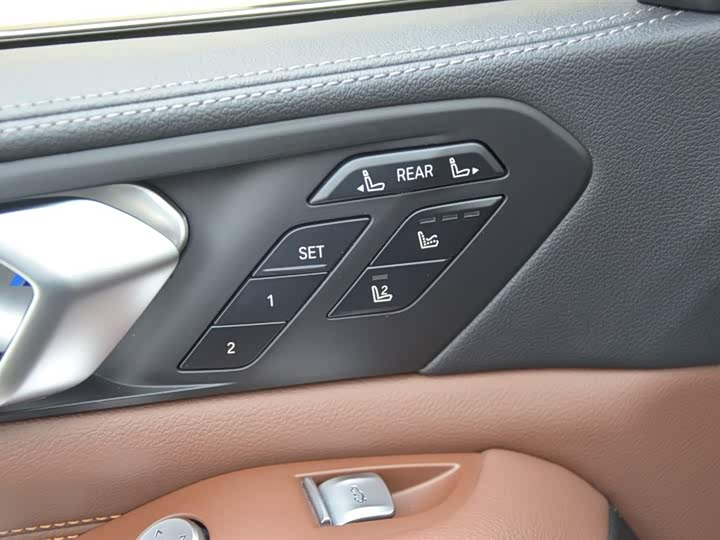 BMW X7 2019 x Drive 40i Leading — фото 12